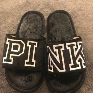 VS PINK Velvet Logo slippers NEW 9/10
